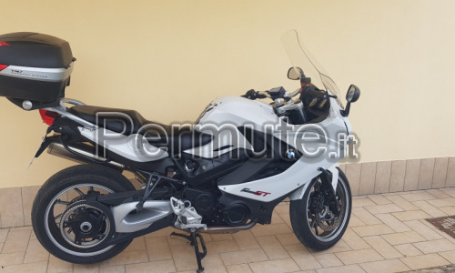 Moto BMW F800GT di colore bianco, anno 2014, km. 7000, praticamente nuova.