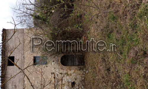 Rustico trilivelli con terreno di mq 4100 in Ciociaria fr