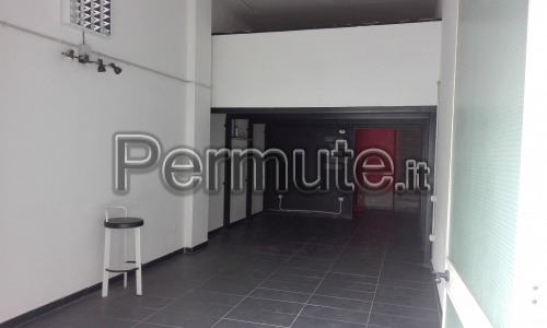 Permuto locale semicentrale con appartamento o locale in centro eventuale compensazionee