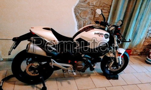 Ducati Monster 696 plus