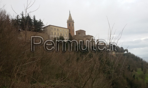 Panoramicissimo Rustico con Terreno nei pressi del Centro