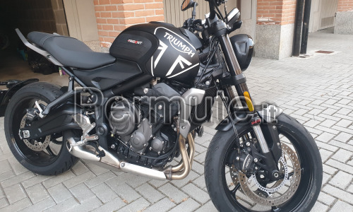 Vendo o permuto triumph trident 660