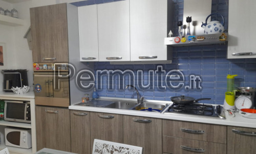 Vendesi cucina componibile circa 7 mt elettrodomestici indesit
