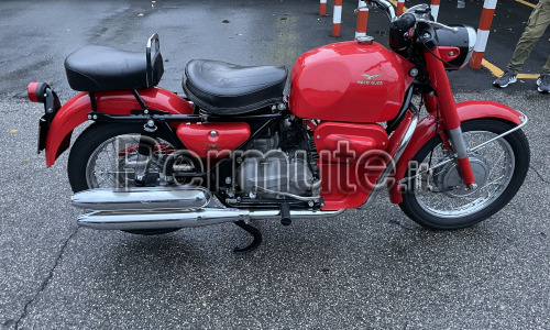 Moto Guzzi Nuovo Falcone completamente restaurato