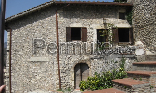 CASALE NEL CENTRO STORICO DI FERENTILLO