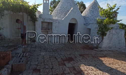 Trullo 2 coni + lamia + corte + terreno
