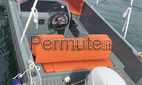 Open da 5,30 m con motore Tohatsu