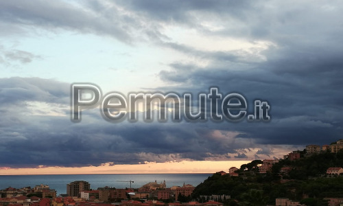 Bilocale Luminoso con Vista Mare a Pietra Ligure – Ultimo Piano, Zona Tranquilla
