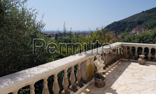 Villa storica vista mare prima collina