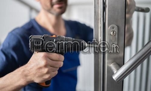 Artigiano carpentiere, lavori vari