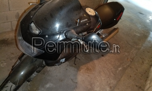 Vendo o scambio Honda VTR 1000 Firestorm con scooter grossa cilindrata