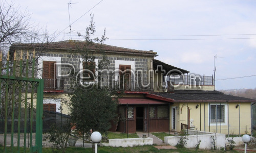 Porzione di fabbricato in campagna indipendente.