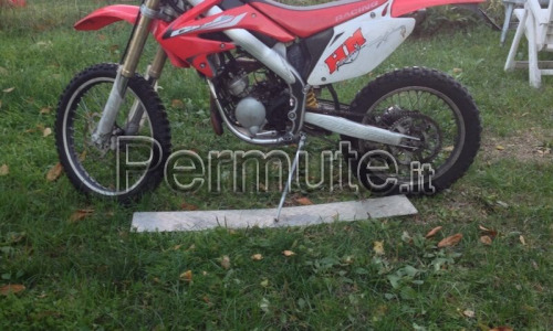 Moto Enduro Honda con Vespa 125 o auto