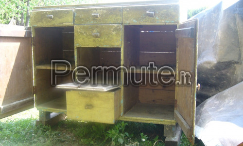 Credenza antica in legno massiccio