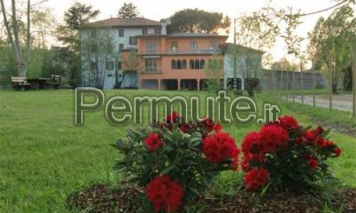 Intera Villa di oltre 1.000 mq con Parco e Terreno di oltre 5.000mq