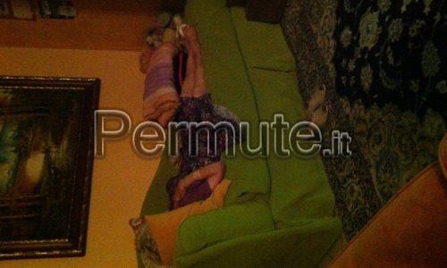 Divano letto 1-1/2 con rete estraibile.