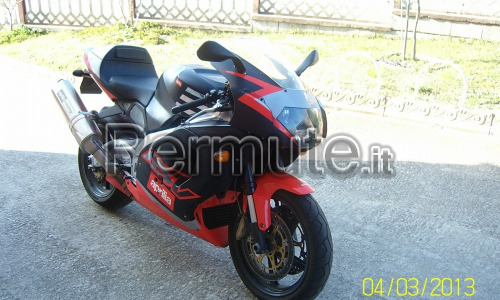 aprilia rsv 1000 anno 2001