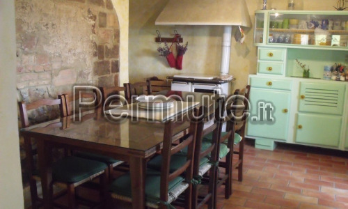 In Toscana , mare a 25 km, casa in collina, 130 mq