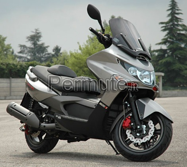 scambio scooter kimco 500 r nuovo con auto di mio gradimento Monza e